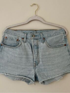 Levis 501 High Rise Cutoff Denim Shorts, Light Wash – Size 30 (8/10)